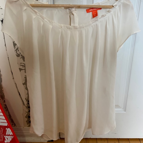 Trendy, Elegant Blouse - Picture 1 of 2